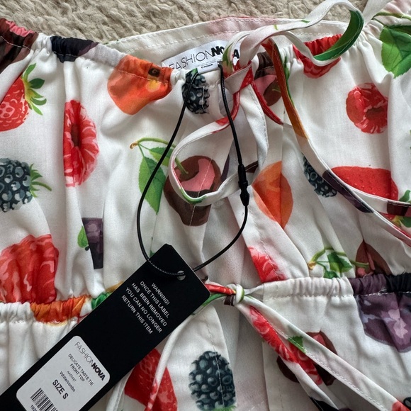NWT fashion nova fruit crop top - Picture 2 of 5